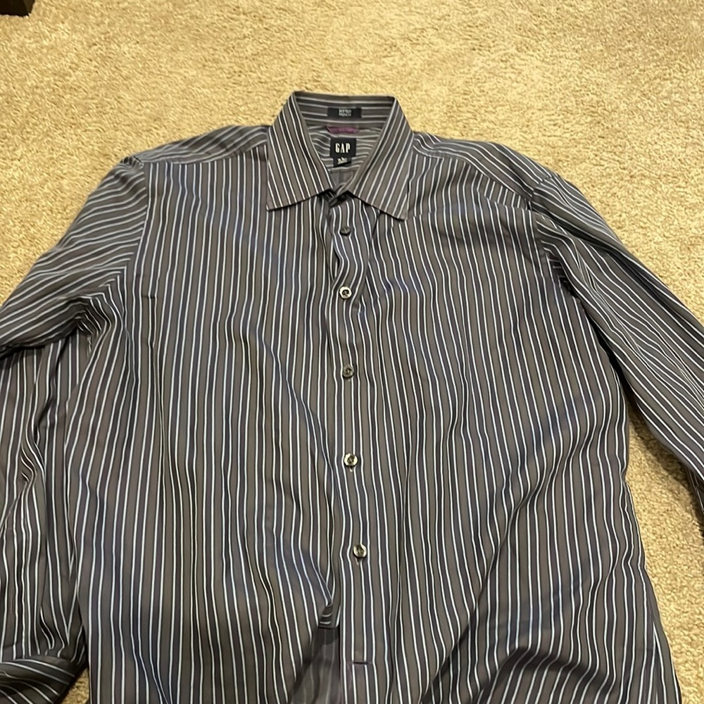 Gap button up mens shirt